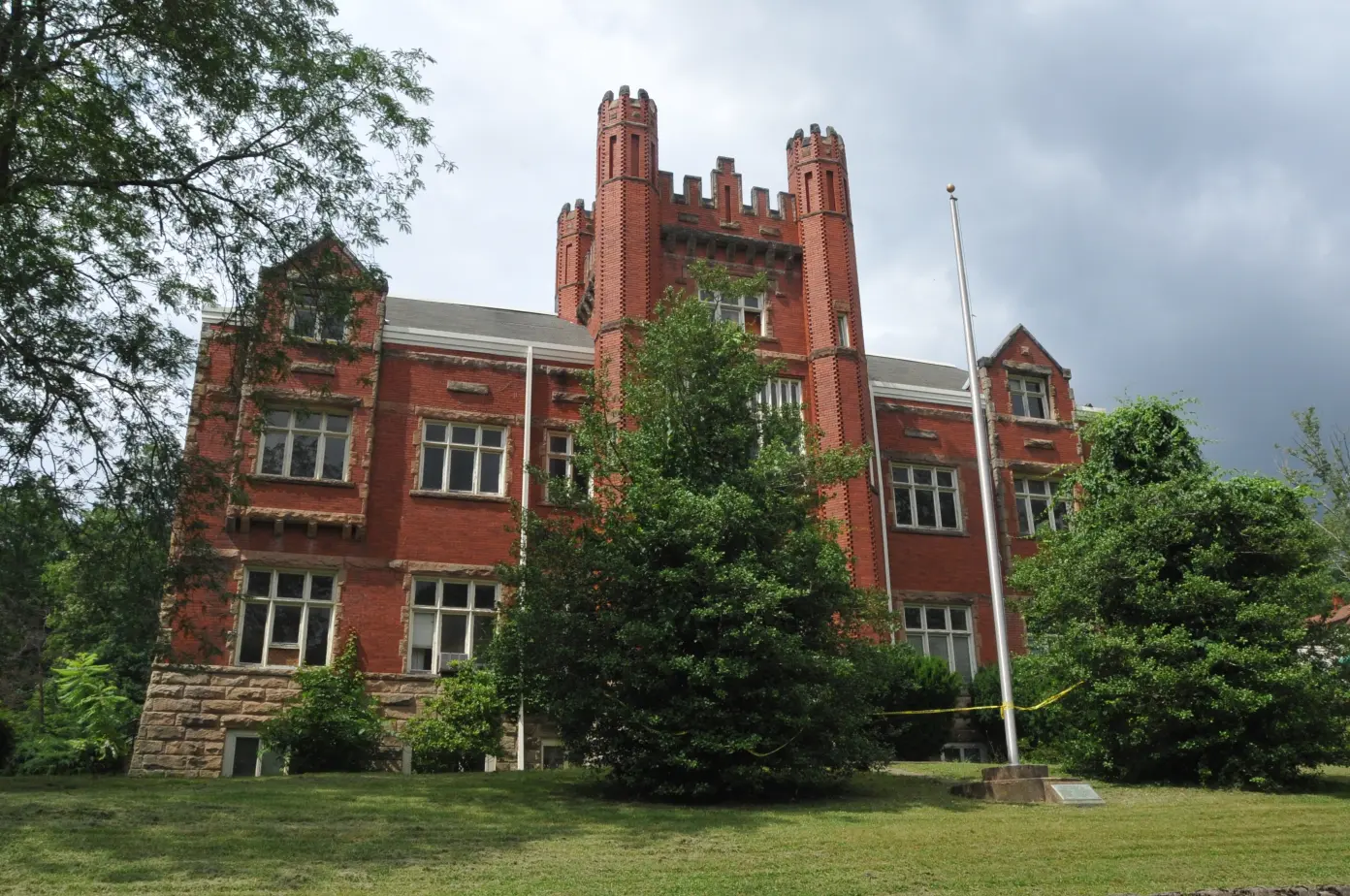 Salem-Teikyo University Campus